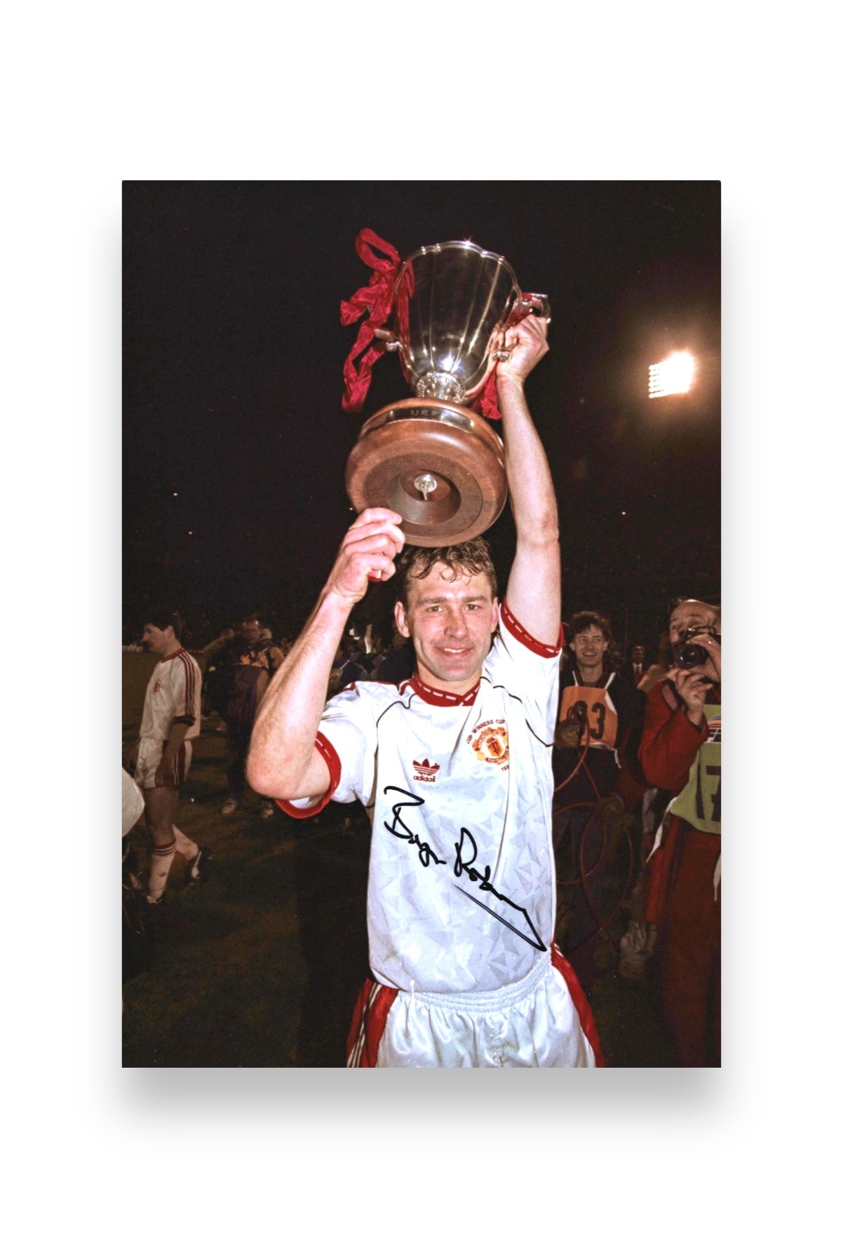 Bryan Robson Signed 12x8 Photo- Manchester United 1991 European Cup Winners Cup